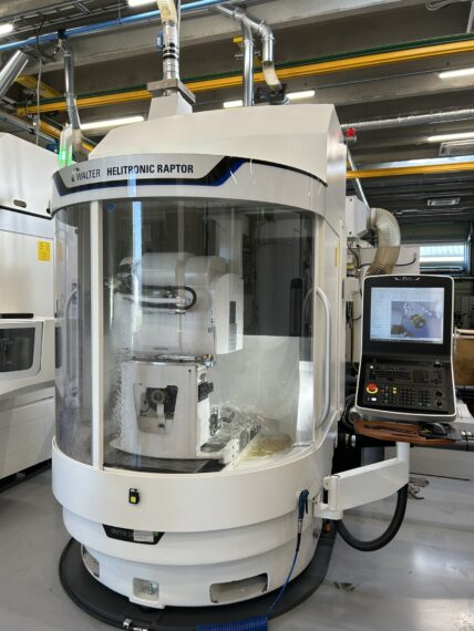 CNC-teritusseade freeside ja saeketaste terituseks