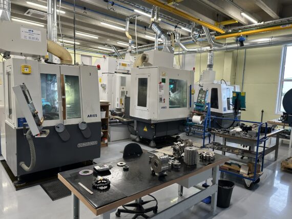 monoliitfreeside teritus CNC masinaga Schneeberger täppisteritus