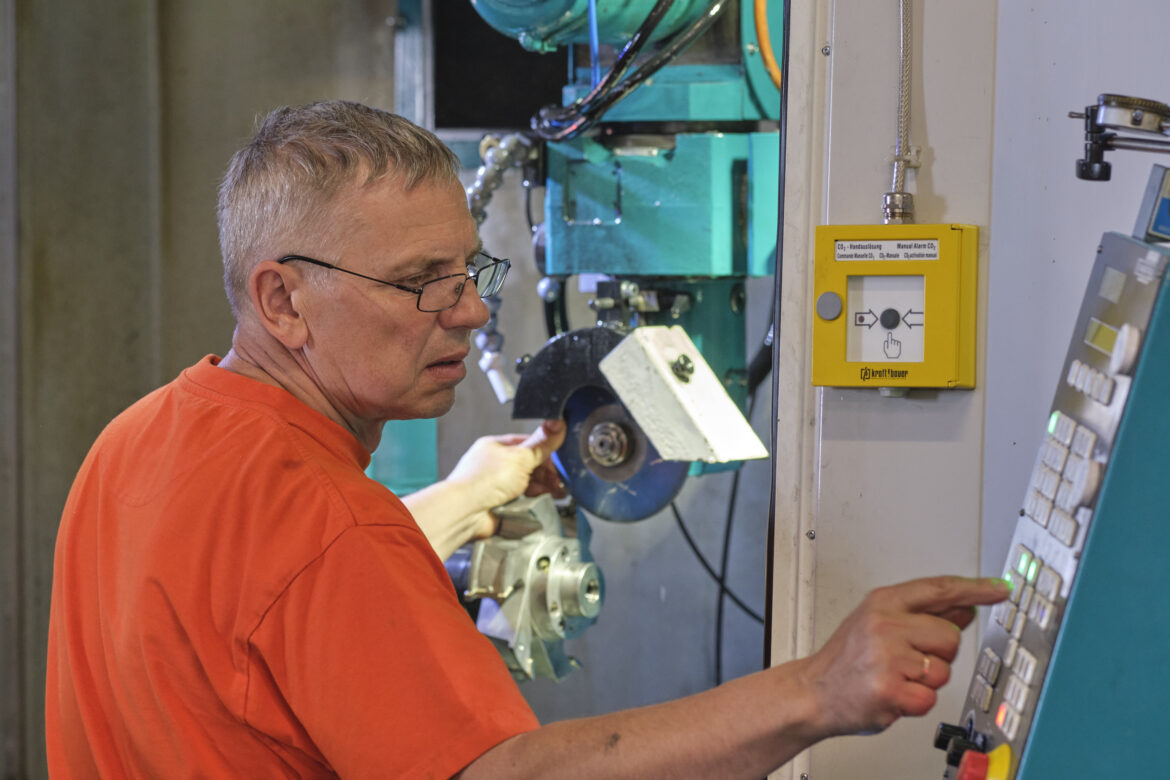 Freeside teritusprotsess tootmiskeskkonnas CNC-seadmel