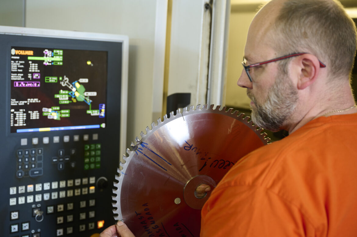 saeketta teritus cnc seadmel täppistöötlus